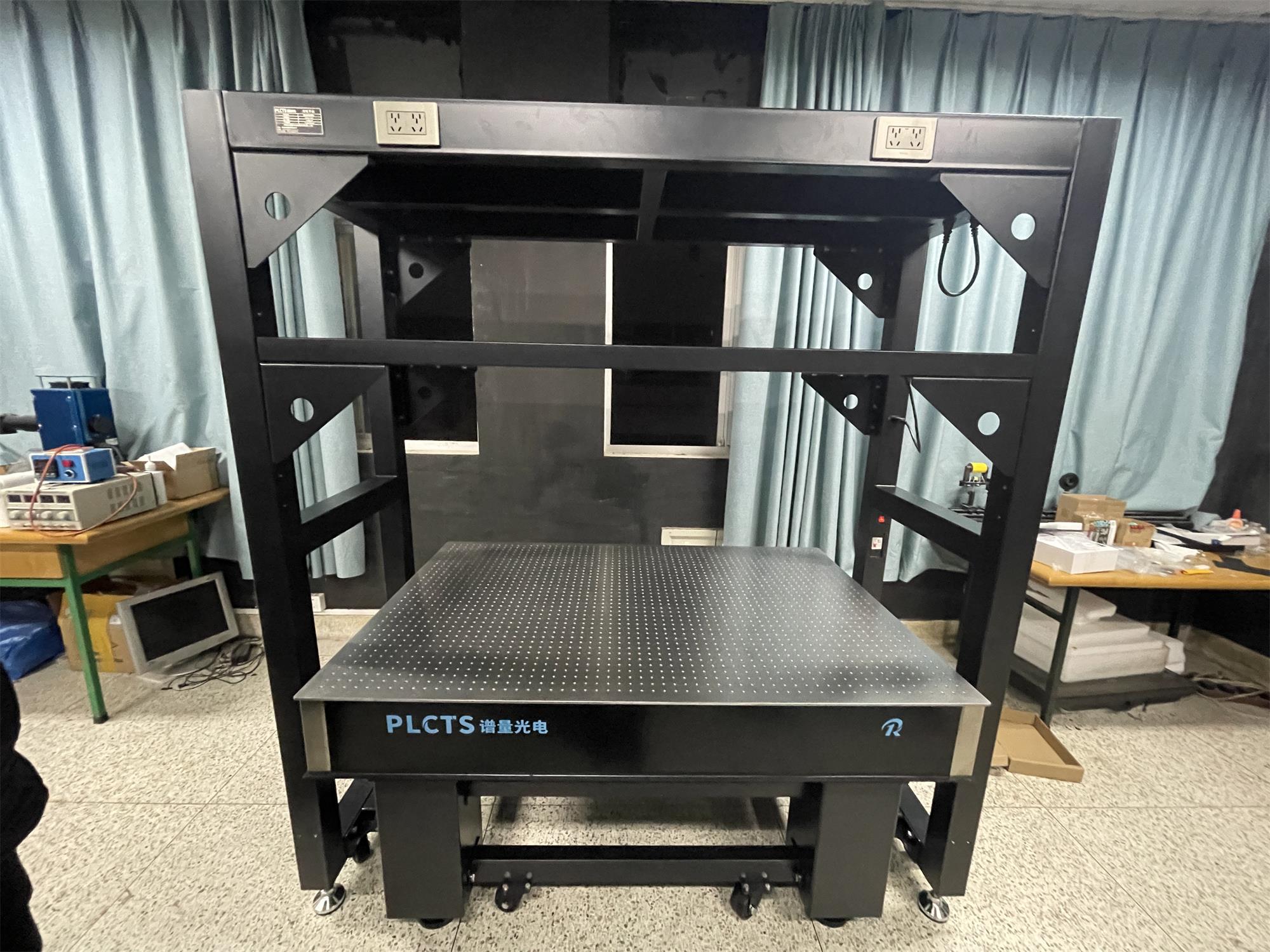 漯河师范大学 PLGZT系列尺度型阻尼隔振平台及仪器架装置交付